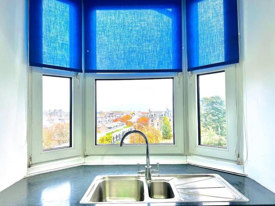 אברדין Crown House Two Bedroom Apartment מראה חיצוני תמונה