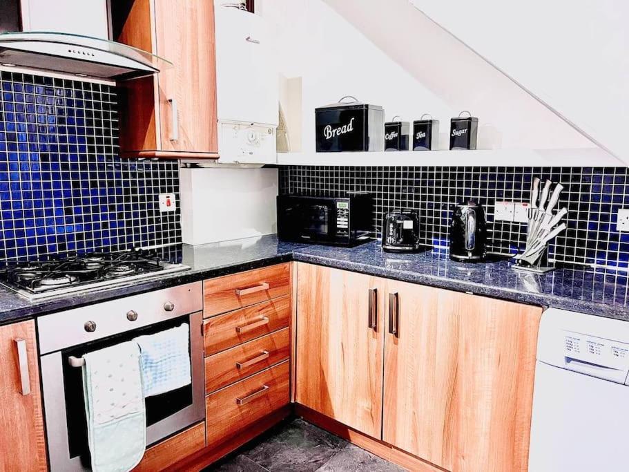 אברדין Crown House Two Bedroom Apartment מראה חיצוני תמונה