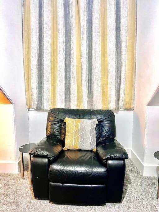 אברדין Crown House Two Bedroom Apartment מראה חיצוני תמונה