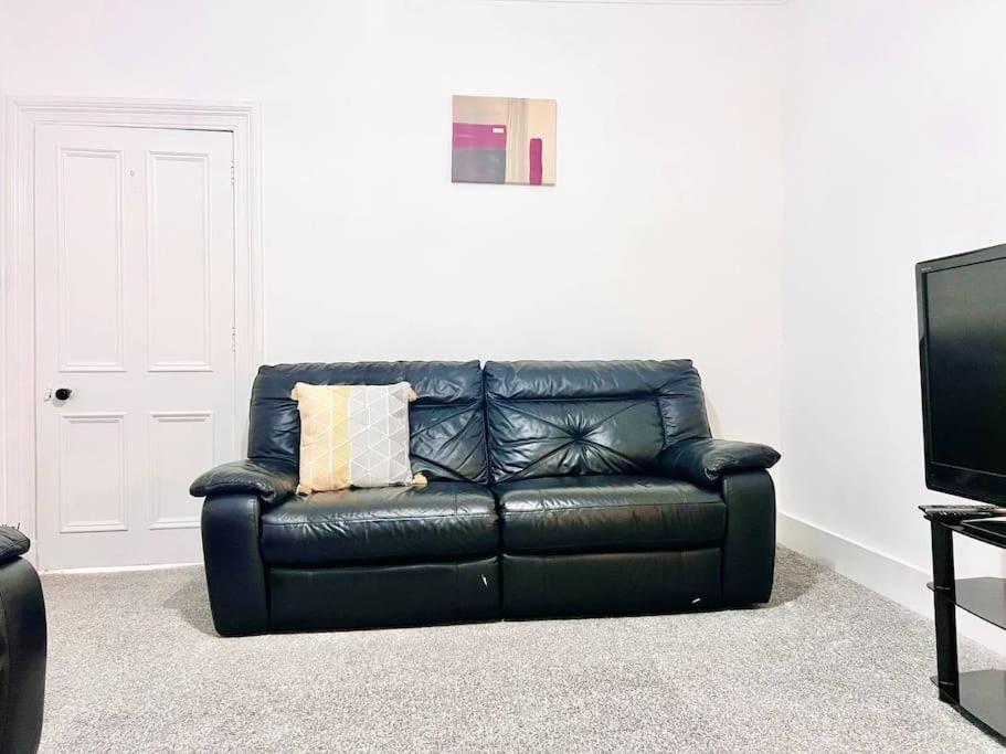 אברדין Crown House Two Bedroom Apartment מראה חיצוני תמונה